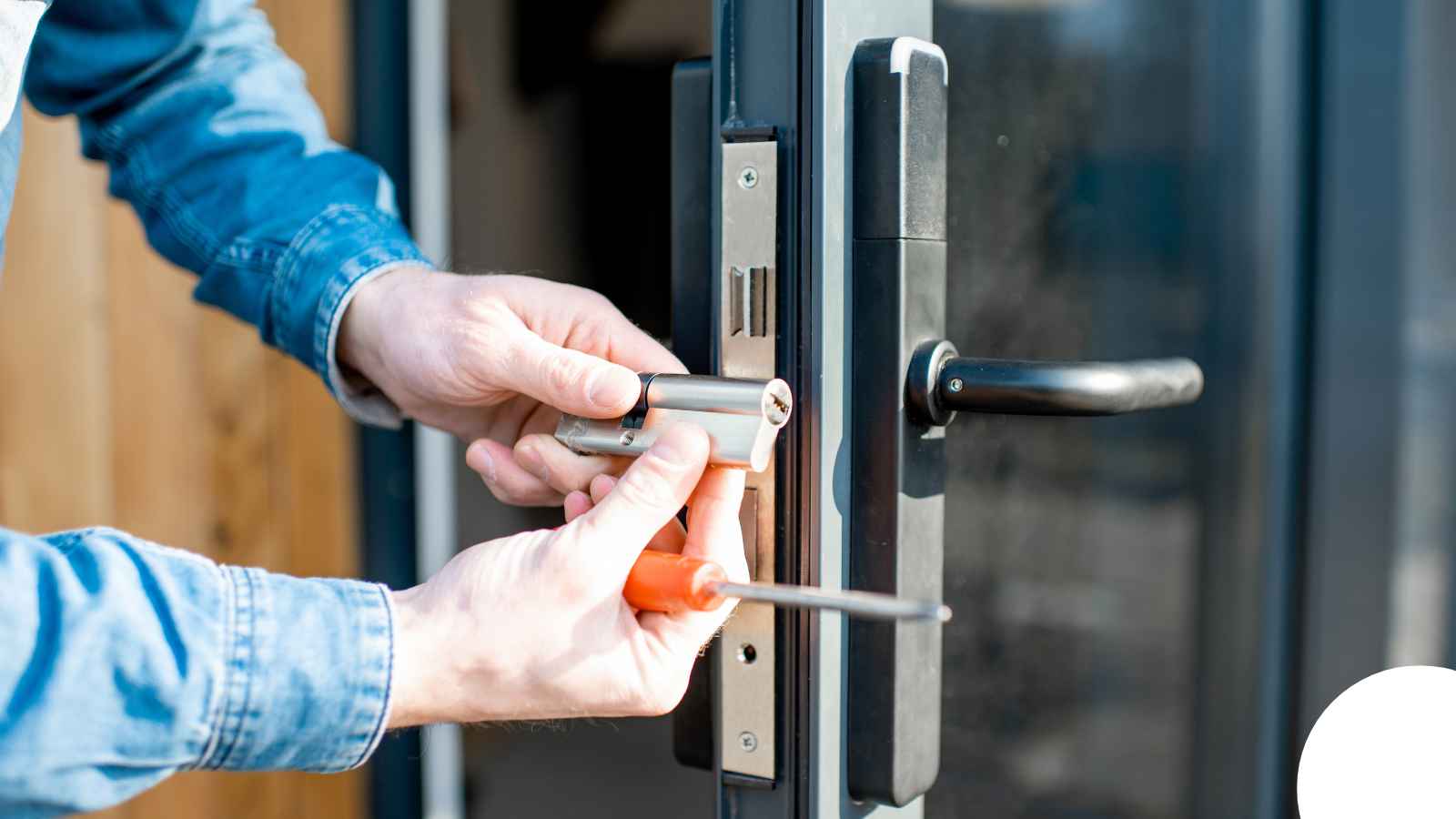 Locksmith in Miami, FL — Ryan High Security Lock Installation Locksmith in Miami, FL — Ryan High Security Lock Installation
